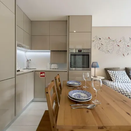 Bmyguest - Cardosas Cosy Apartment